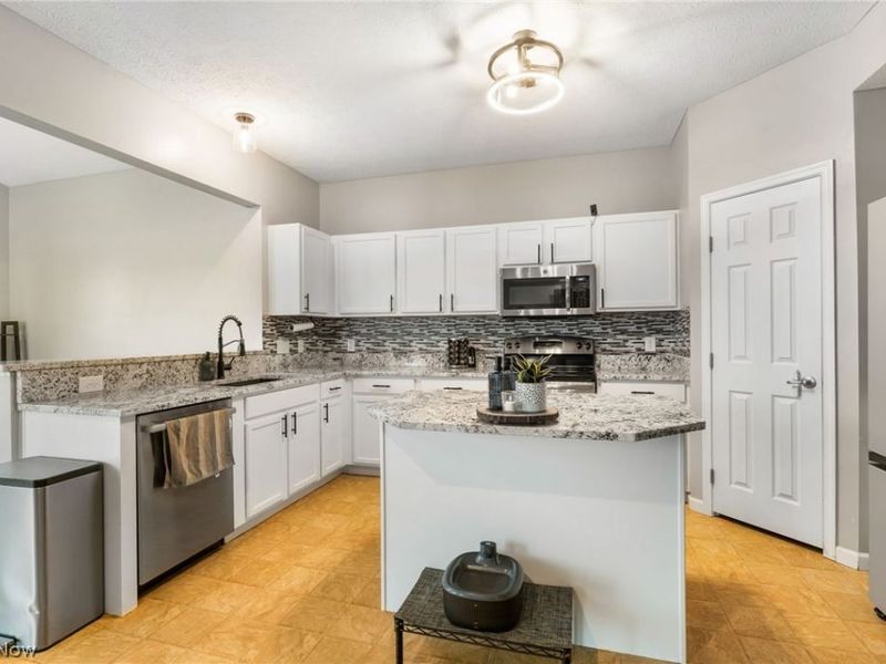 8111 Middlebranch Avenue NE, OH 44652 Photo 17