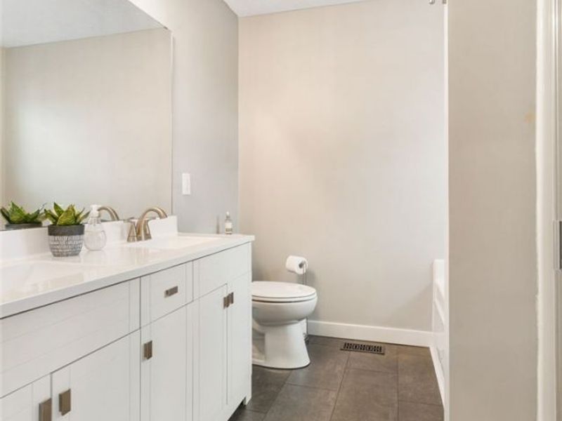 8111 Middlebranch Avenue NE, OH 44652 Photo 30