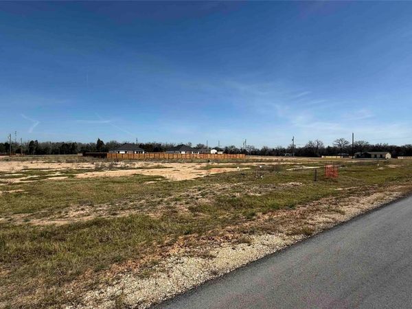 120 Las Alturas DR , Elgin, TX 78621