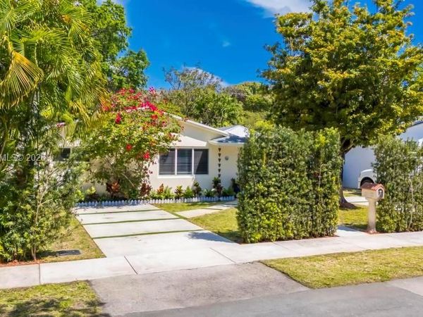 222 SW 7th St, Fort Lauderdale, FL 33004