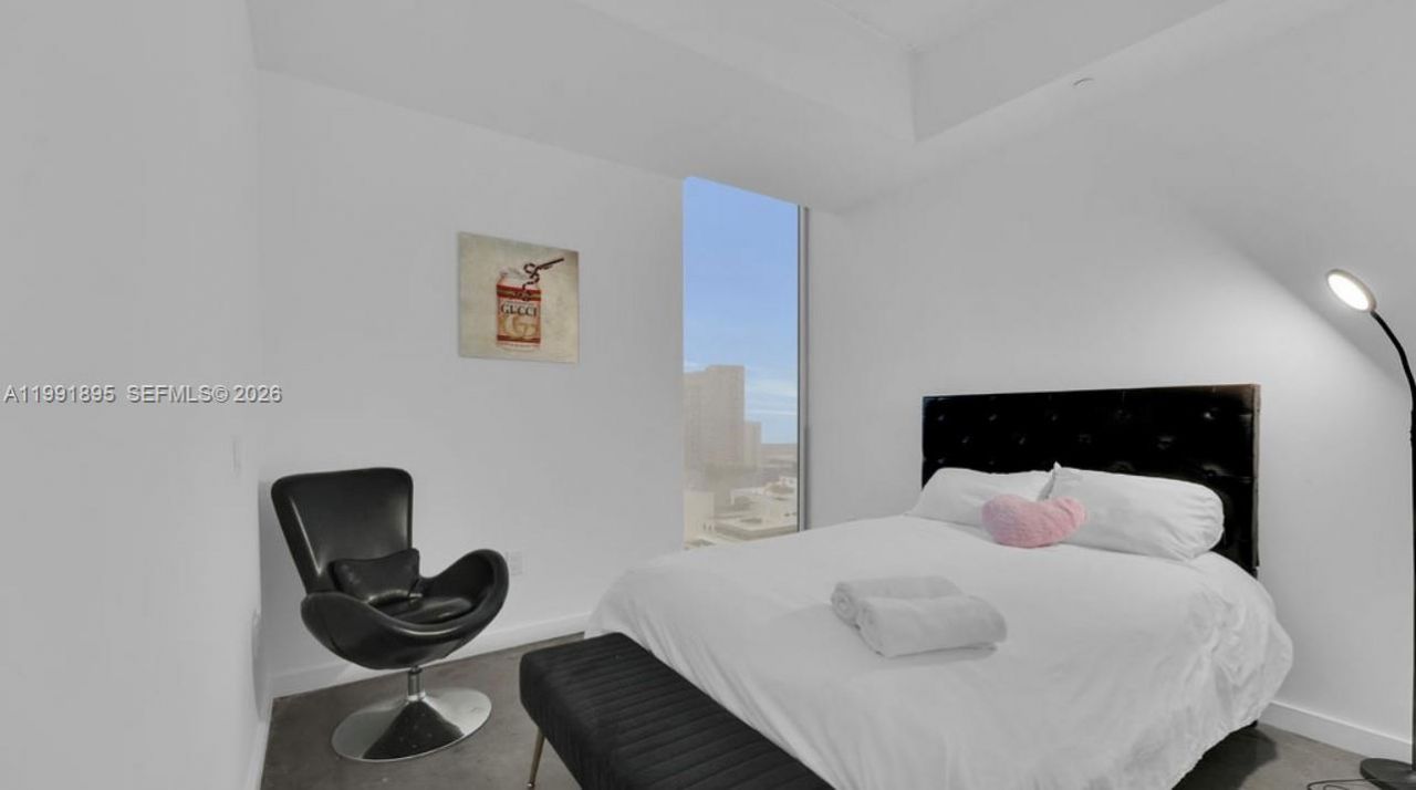 151 SE 1st St , Unit 2411, Miami, FL 33131 Photo