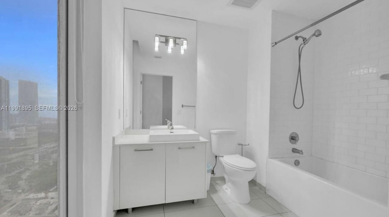 151 SE 1st St , Unit 2411, Miami, FL 33131 Photo