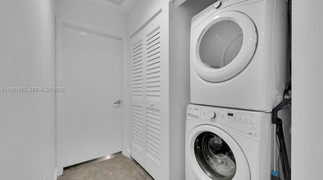 151 SE 1st St , Unit 2411, Miami, FL 33131 Photo