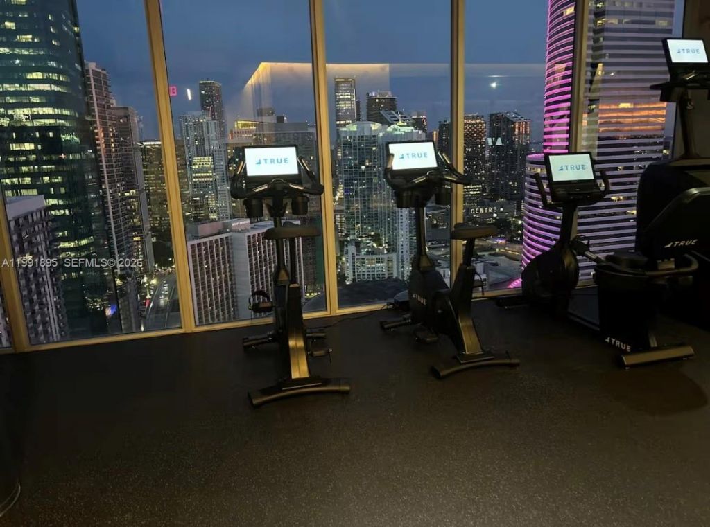 151 SE 1st St , Unit 2411, Miami, FL 33131 Photo