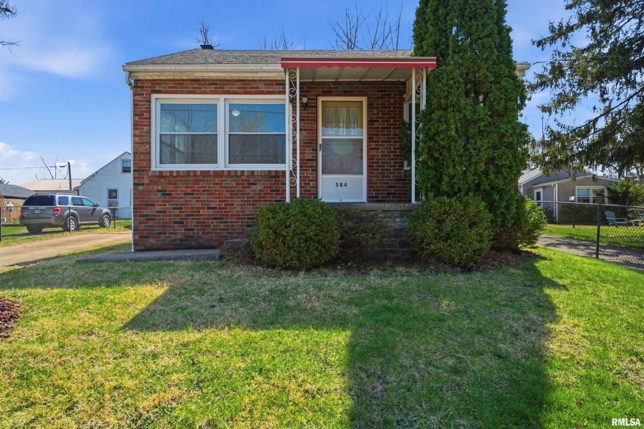 584 Roosevelt Street, Creve Coeur, IL 61610 Main Photo
