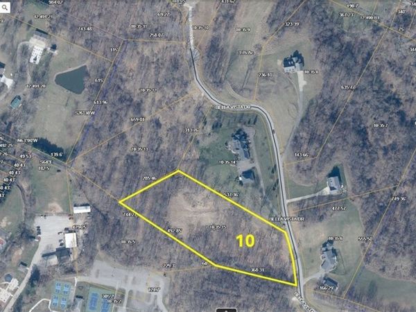 10 Bella Vista Drive, Vienna, WV 26105