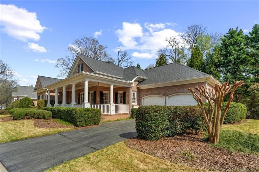 2204 Stephens Walk, Dunwoody, GA 30338 Main Photo