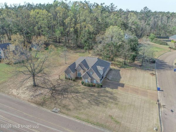 101 Womack Cove, Batesville, MS 38606