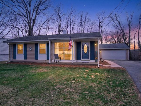 5513 Sherwood Drive, Jackson, MI 49201