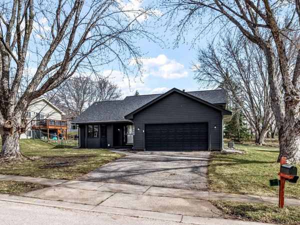 16408 Griffon Trail, Lakeville, MN 55044
