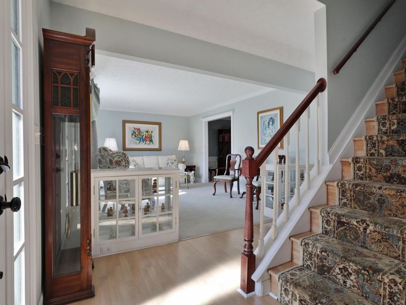 336 Brownsfell Drive, Columbus, OH 43235 Photo 5