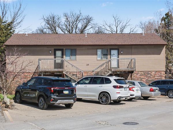 29 Valley Avenue, Unit 6, Iowa City, IA 52240