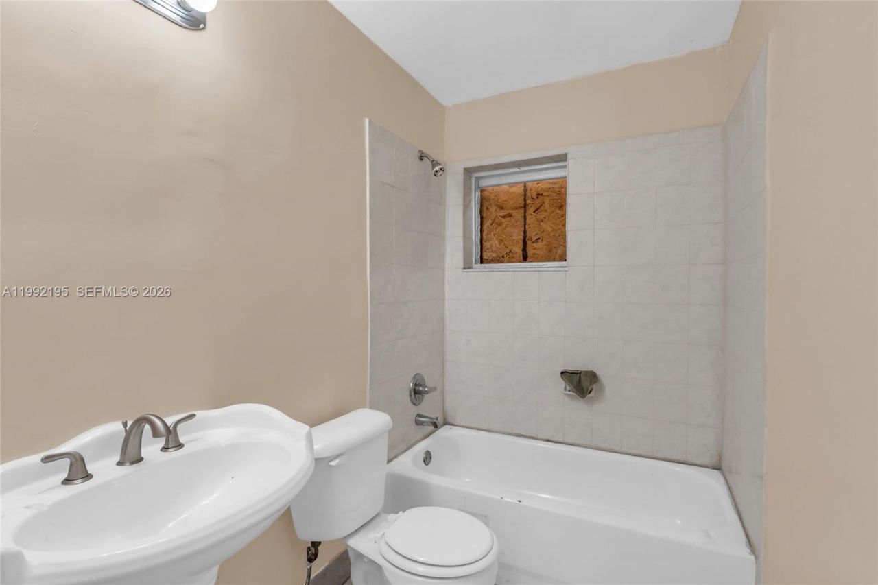 5020 NW 182nd St, Miami Gardens, FL 33055 Photo