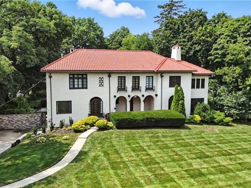 25 W Thruston Boulevard, Oakwood, OH 45419 Photo 2