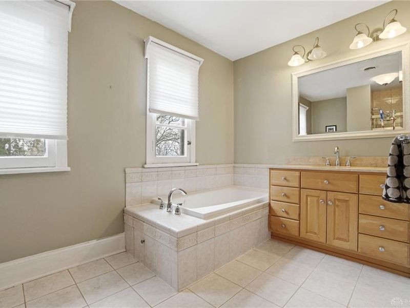 25 W Thruston Boulevard, Oakwood, OH 45419 Photo 80