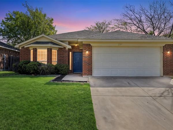 2117 Whispering Wind Street, Fort Worth, TX 76108