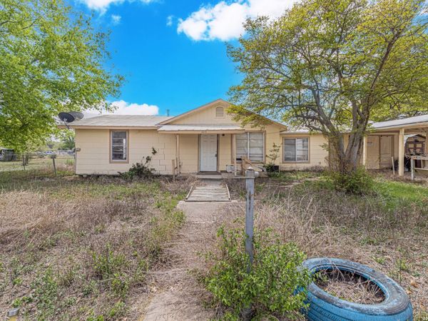1714 W Constantinople, Castroville, TX 78009