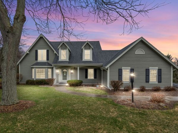 1925 Field Cliffe Dr, Richfield, WI 53076