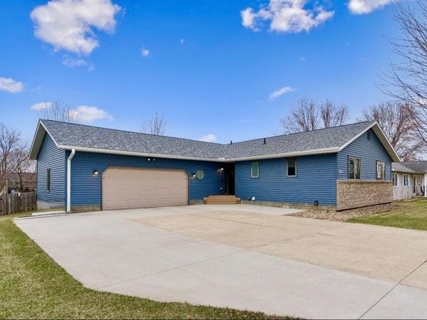 3837 Tami Terrace , Waterloo, IA 50701