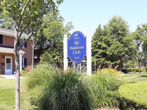 5 Captains Drive , West Babylon, NY 11704