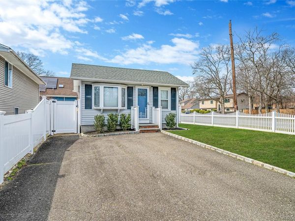 56 Bay Avenue , Ronkonkoma, NY 11779