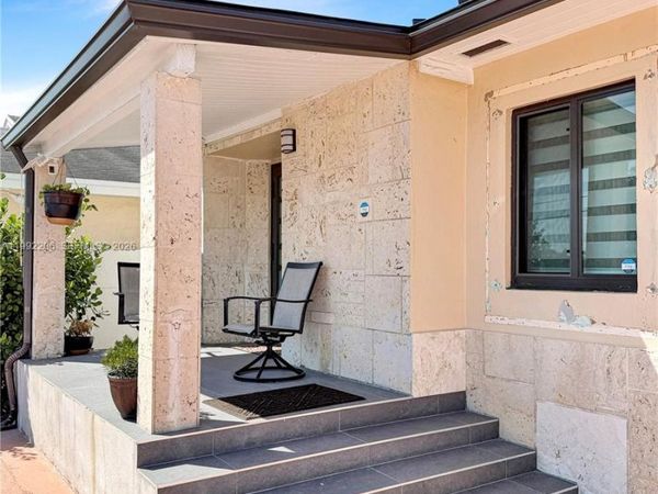 233 W 39th Pl , Hialeah, FL 33012