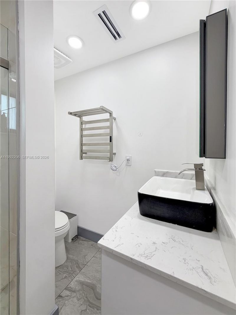 233 W 39th Pl, Hialeah, FL 33012 Photo