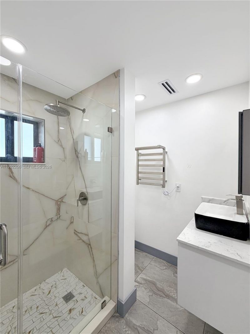 233 W 39th Pl, Hialeah, FL 33012 Photo