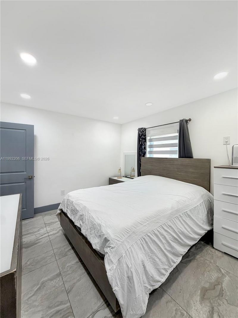 233 W 39th Pl , Hialeah, FL 33012 Photo