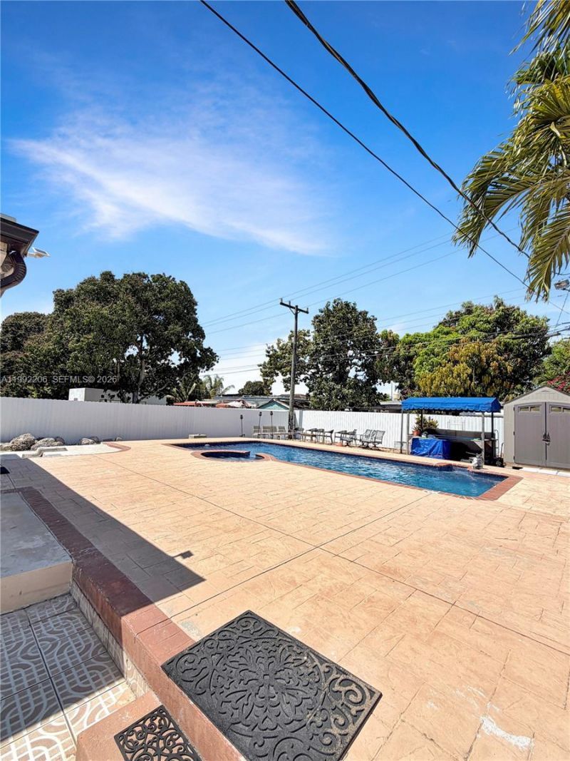 233 W 39th Pl , Hialeah, FL 33012 Photo