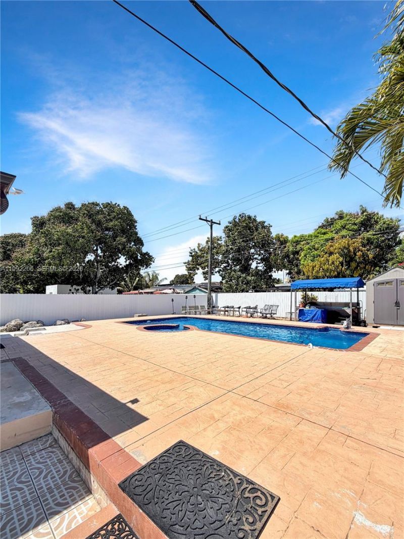 233 W 39th Pl , Hialeah, FL 33012 Photo