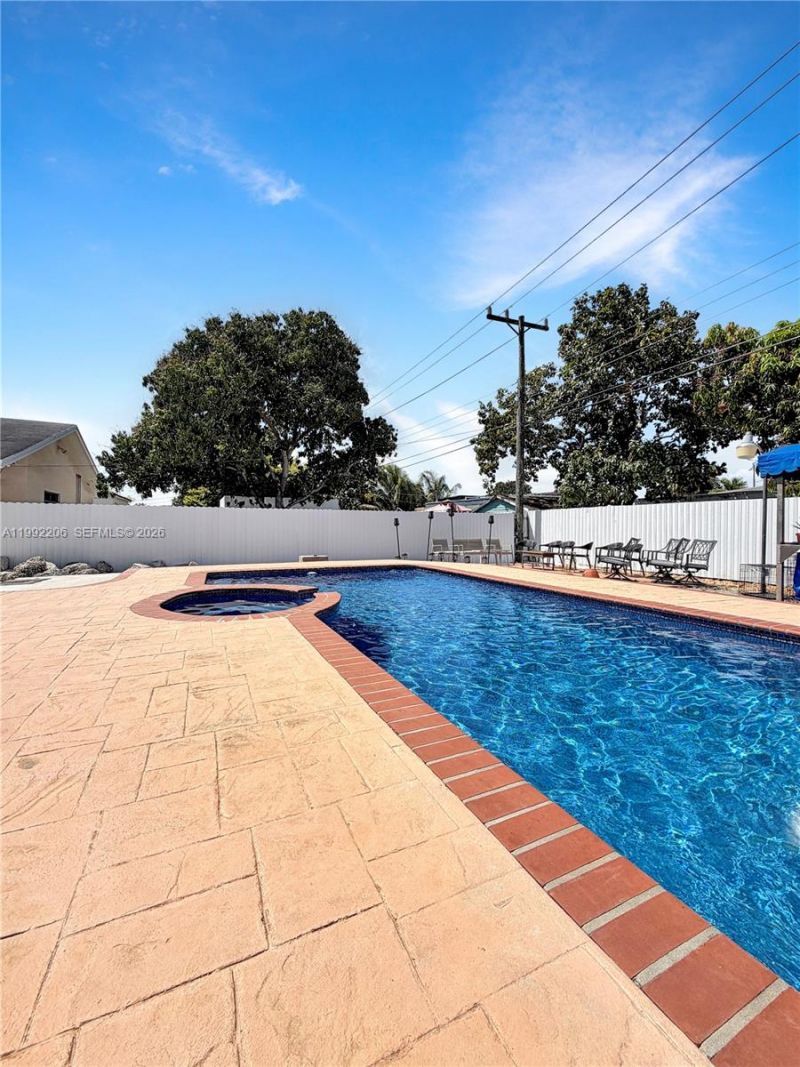 233 W 39th Pl, Hialeah, FL 33012 Photo
