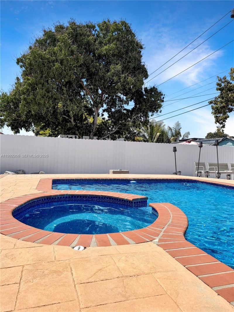 233 W 39th Pl , Hialeah, FL 33012 Photo