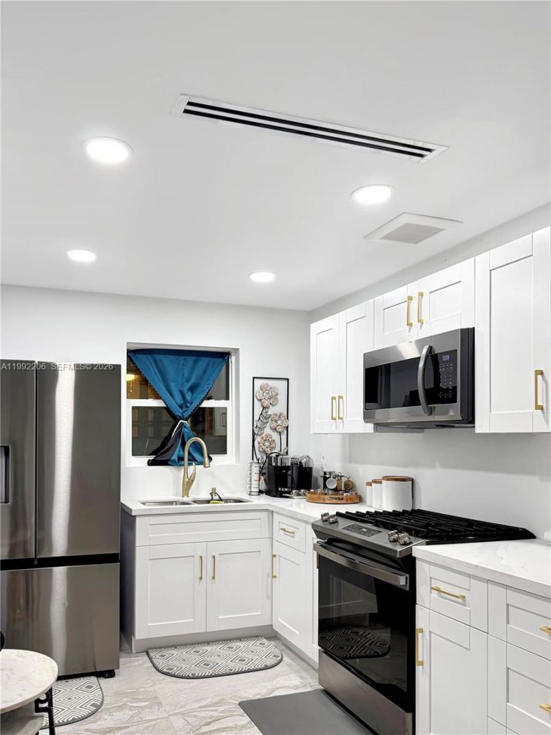 233 W 39th Pl , Hialeah, FL 33012 Photo