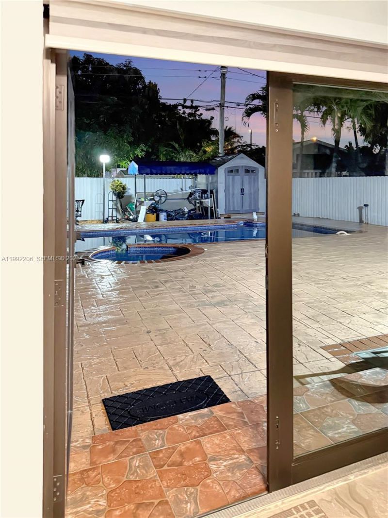 233 W 39th Pl , Hialeah, FL 33012 Photo