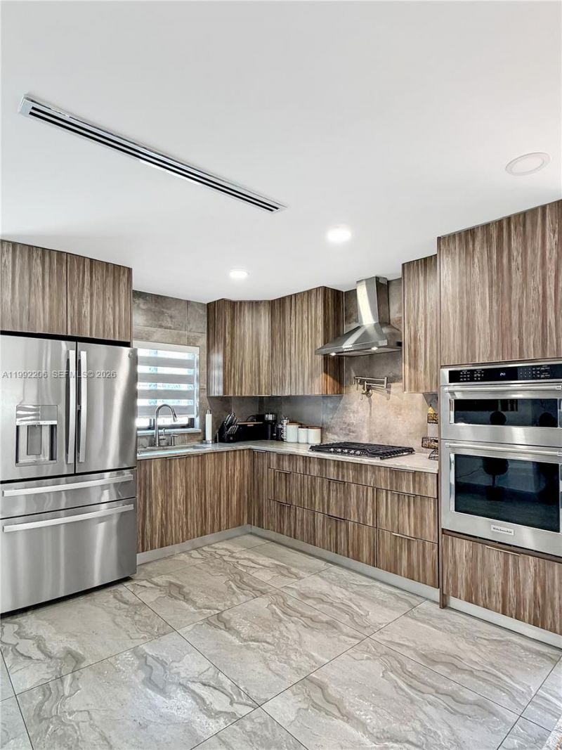 233 W 39th Pl, Hialeah, FL 33012 Photo