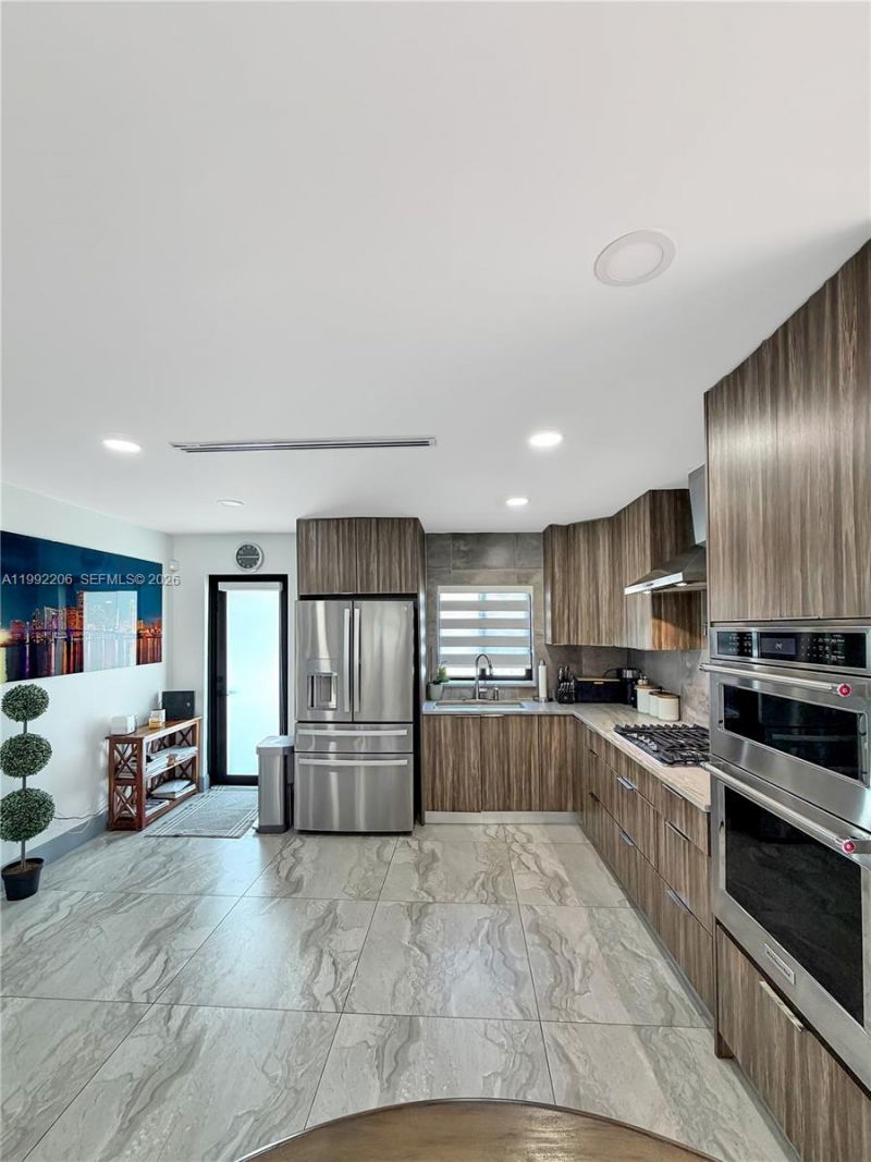 233 W 39th Pl , Hialeah, FL 33012 Photo