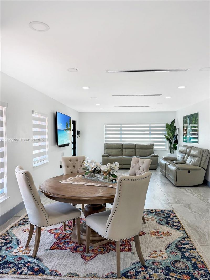 233 W 39th Pl , Hialeah, FL 33012 Photo