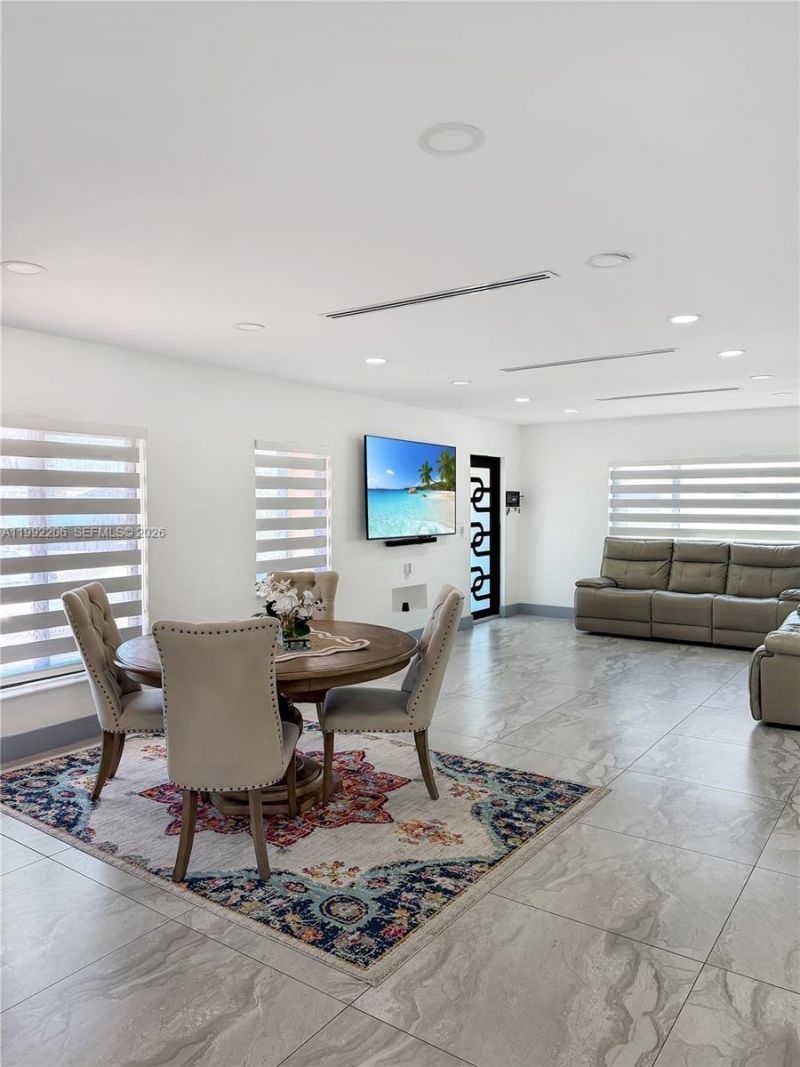 233 W 39th Pl , Hialeah, FL 33012 Photo