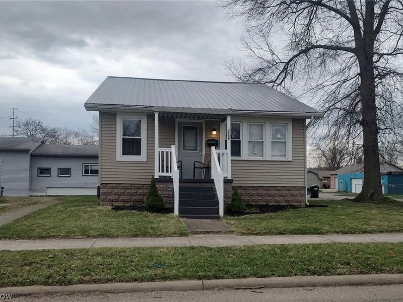 1305 Eastport Avenue, Uhrichsville, OH 44683 Photo 1