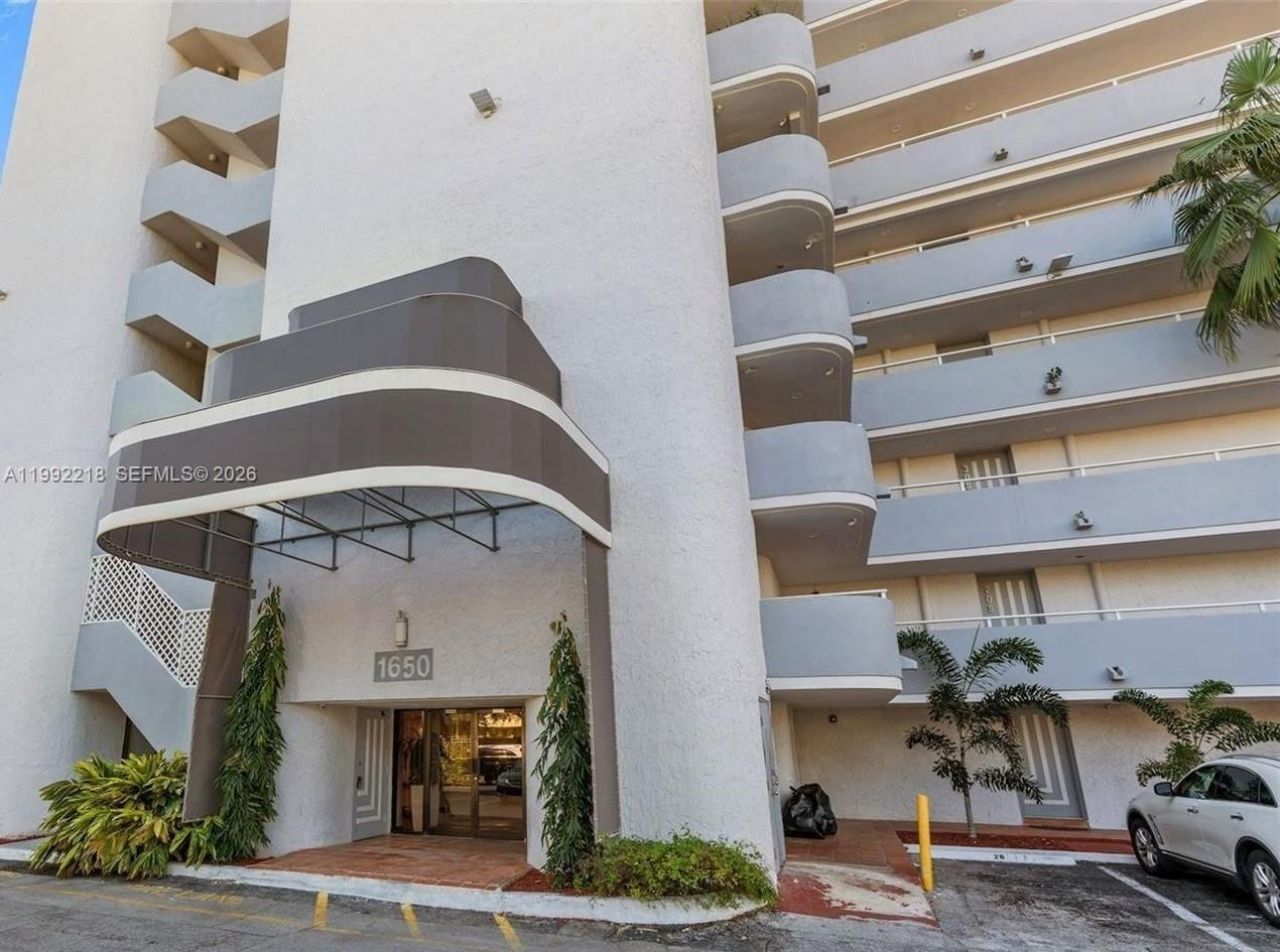 1650 NE 115th St, Unit 302, Miami, FL 33181 Photo
