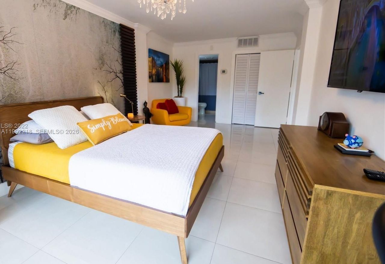 1650 NE 115th St, Unit 302, Miami, FL 33181 Photo