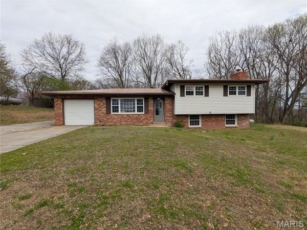 5304 Oakcrest Drive , Imperial, MO 63052