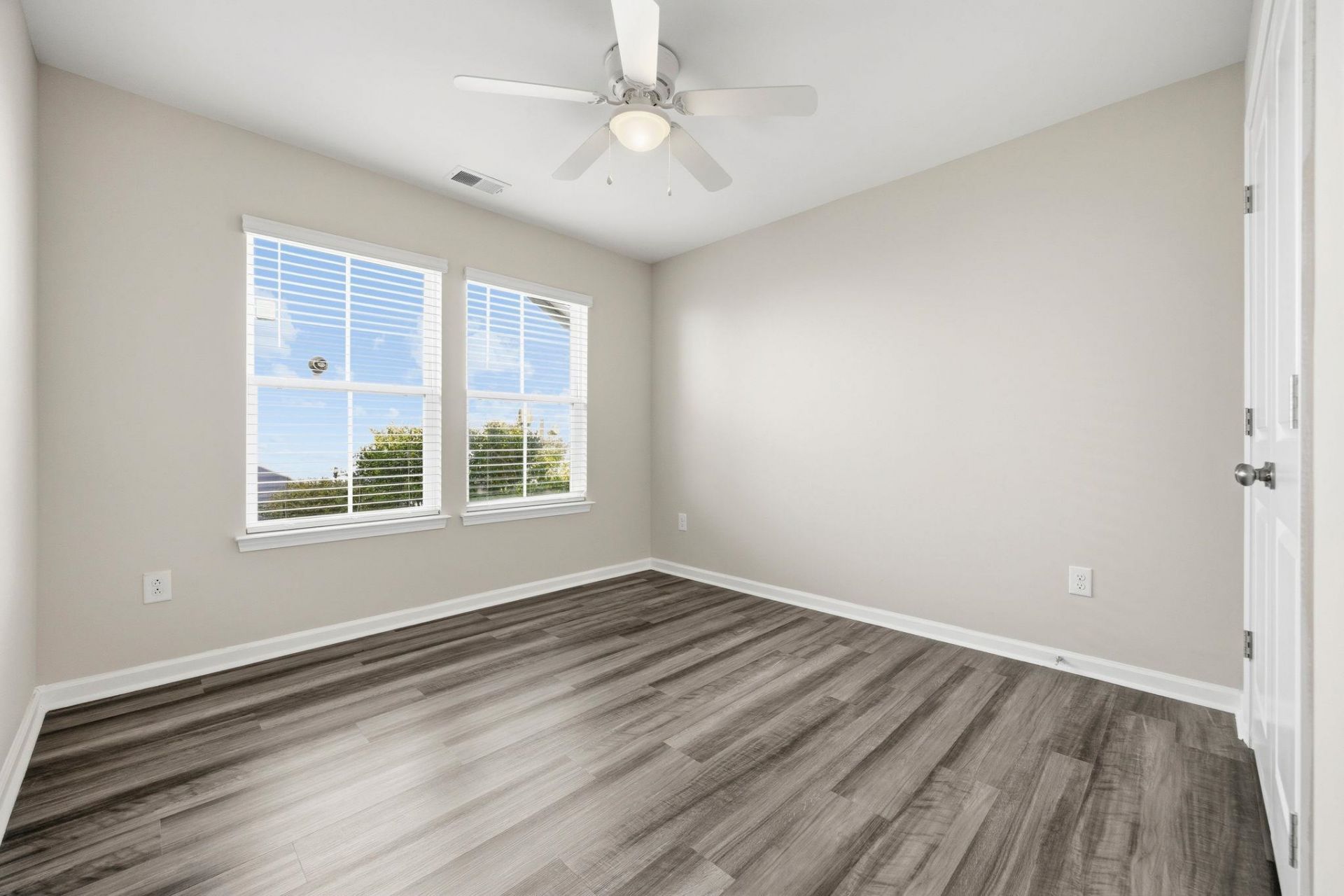 3725 Park Pointe Ave. Photo 30