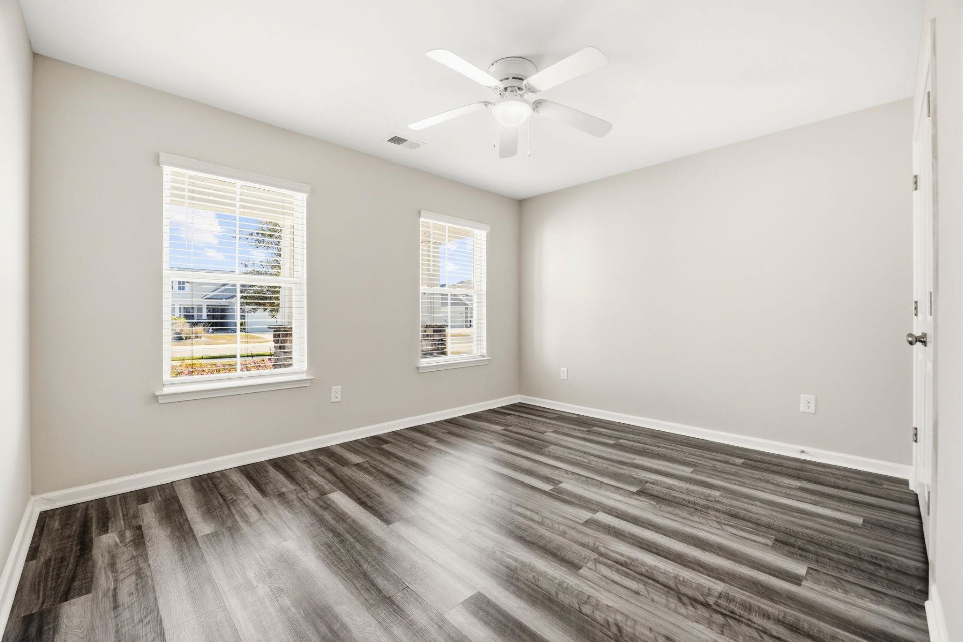 3725 Park Pointe Ave. Photo 32