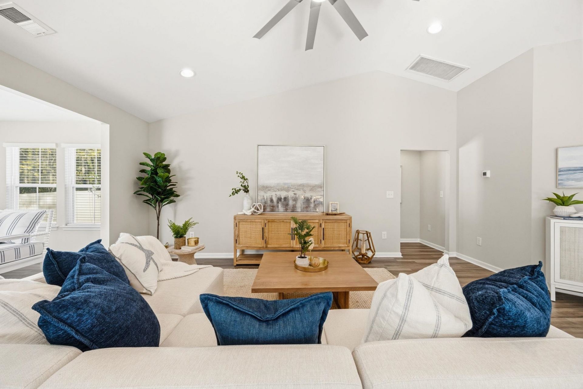 3725 Park Pointe Ave. Photo 9