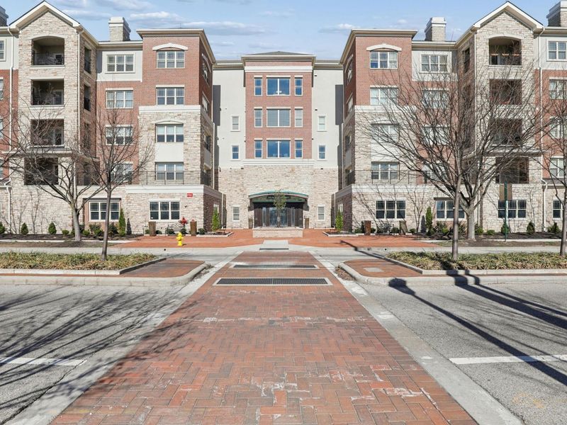 3175 Tremont Road, Unit 504, Columbus, OH 43221 Photo 1