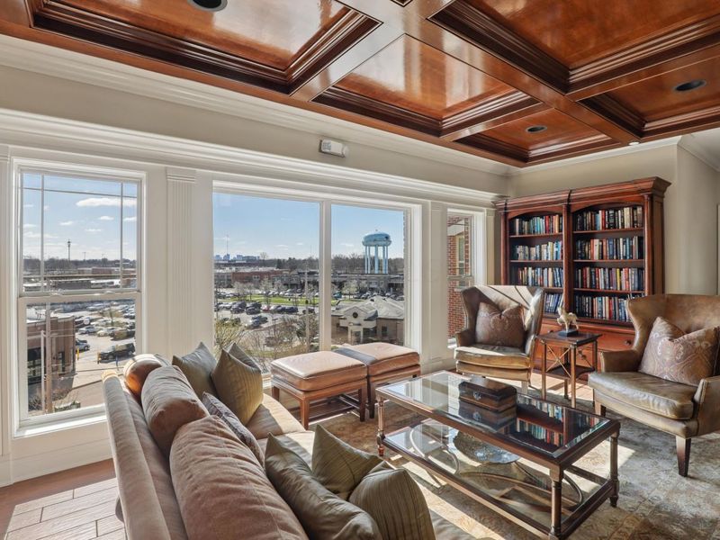 3175 Tremont Road, Unit 504, Columbus, OH 43221 Photo 1