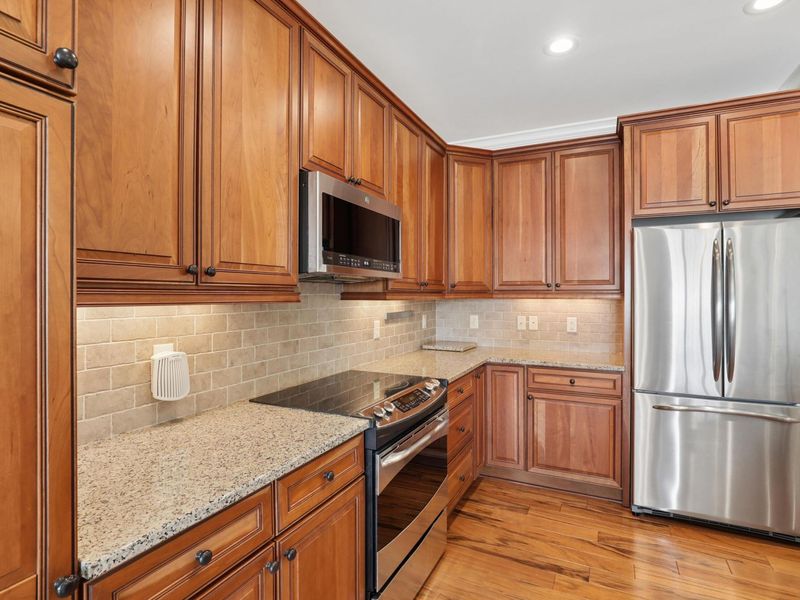 3175 Tremont Road, Unit 504, Columbus, OH 43221 Photo 10