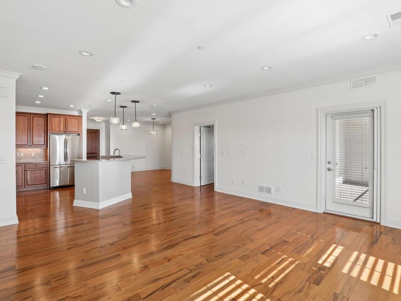 3175 Tremont Road, Unit 504, Columbus, OH 43221 Photo 12